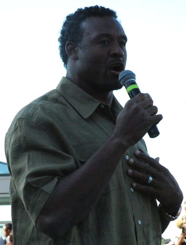 Cleveland Browns Pro Bowl Linebacker Willie McGinest at Russell Simmons Get Out The Vote Rally, Cleveland Ohio